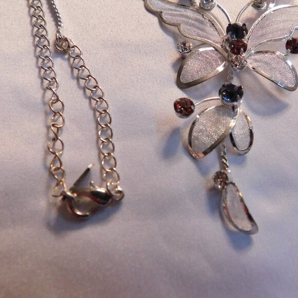 Butterfly Rhinestone Necklace - Picture 3 of 8